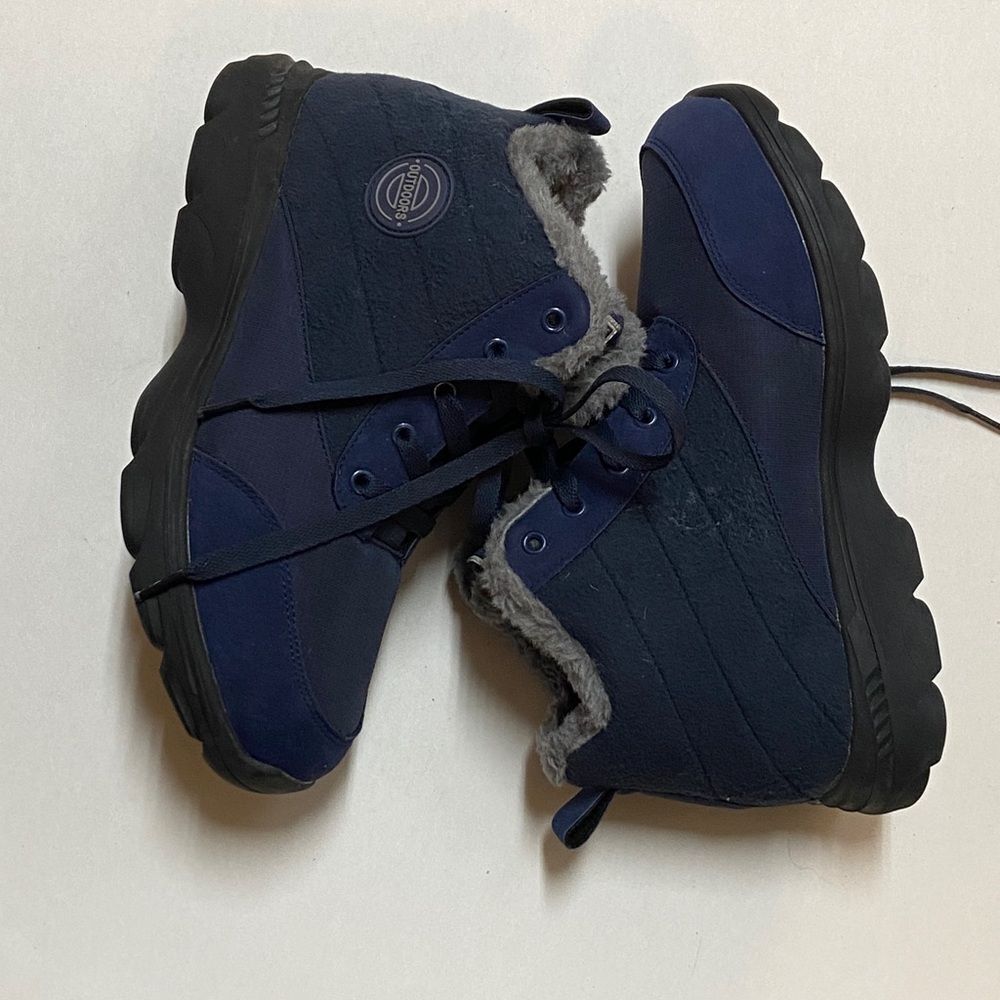 Outdoors Dark Blue Women’s Boots with Soft Gray Lining Size 41.5
